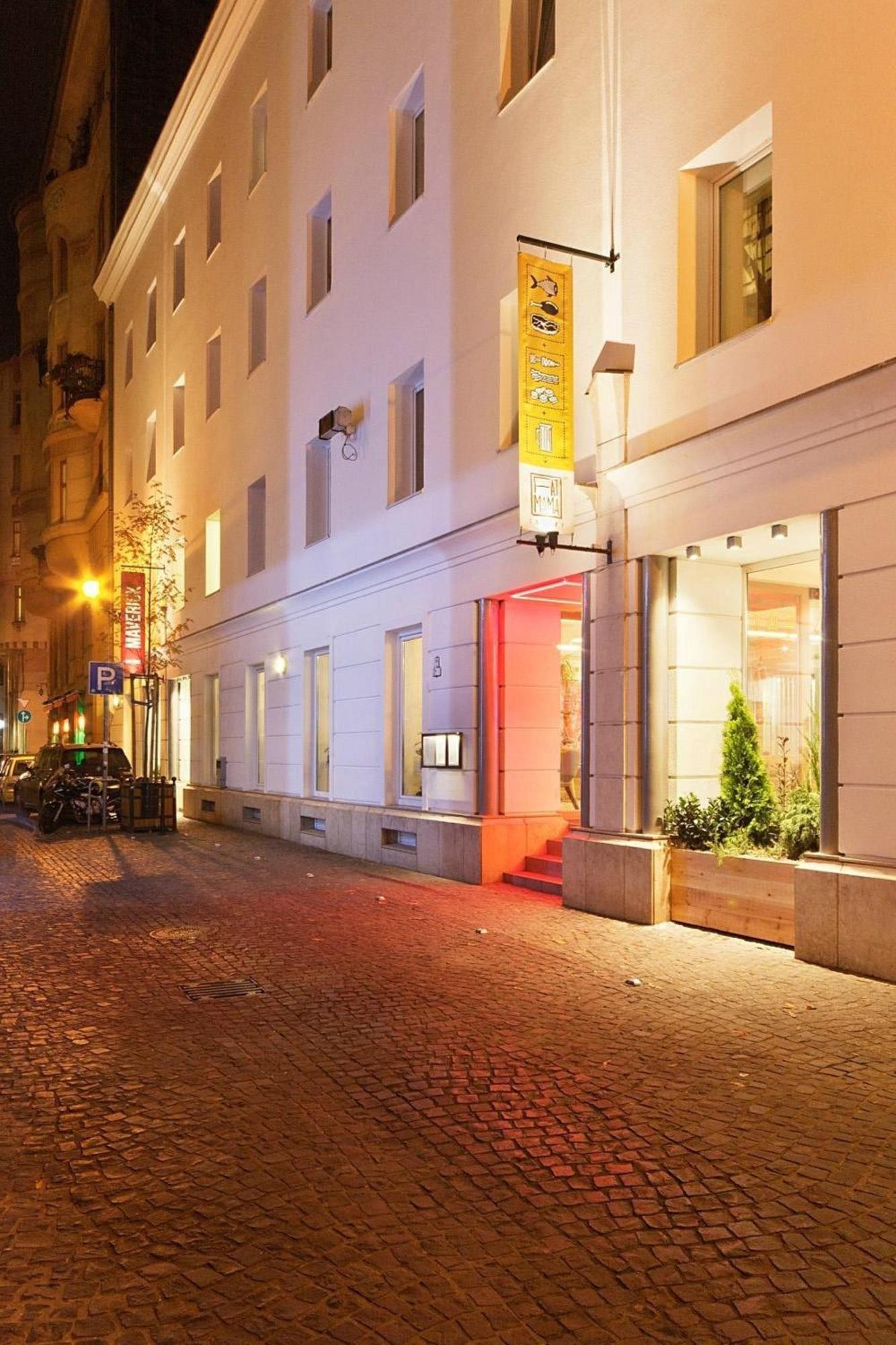 Kl31 - - Klauzal Square By Bqa *